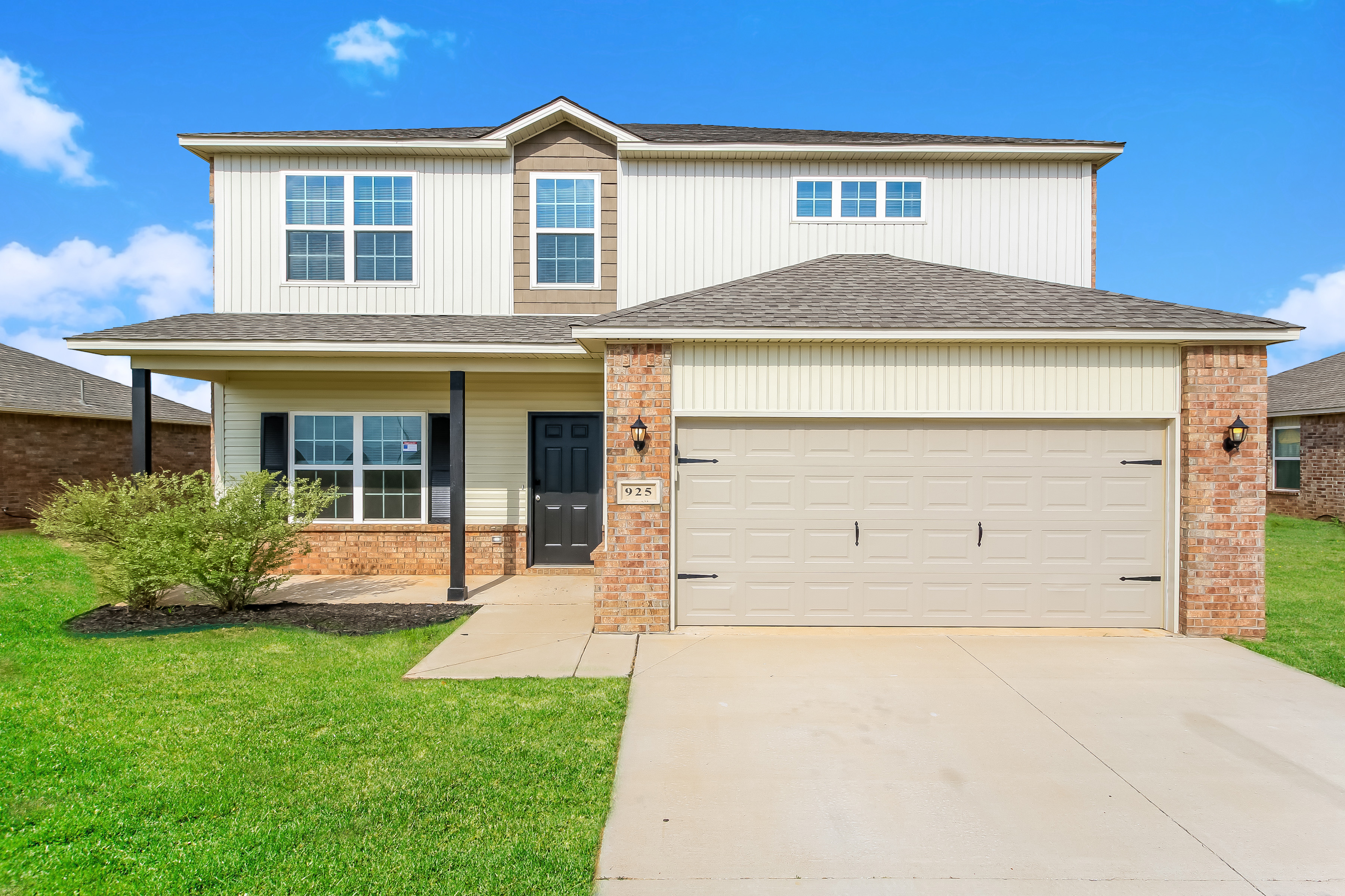 925 N Donald Way Mustang, OK 73064